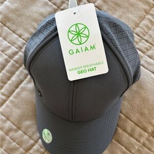 NWT GAIAM Women’s Charcoal Grey Geo Hat